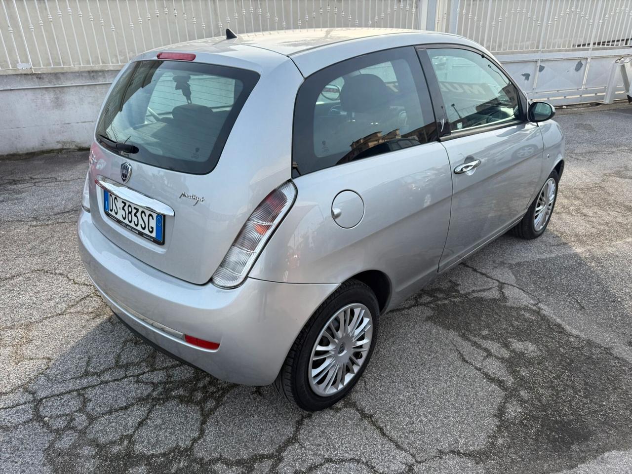 Lancia Ypsilon 1.3 MJT 75 CV Argento