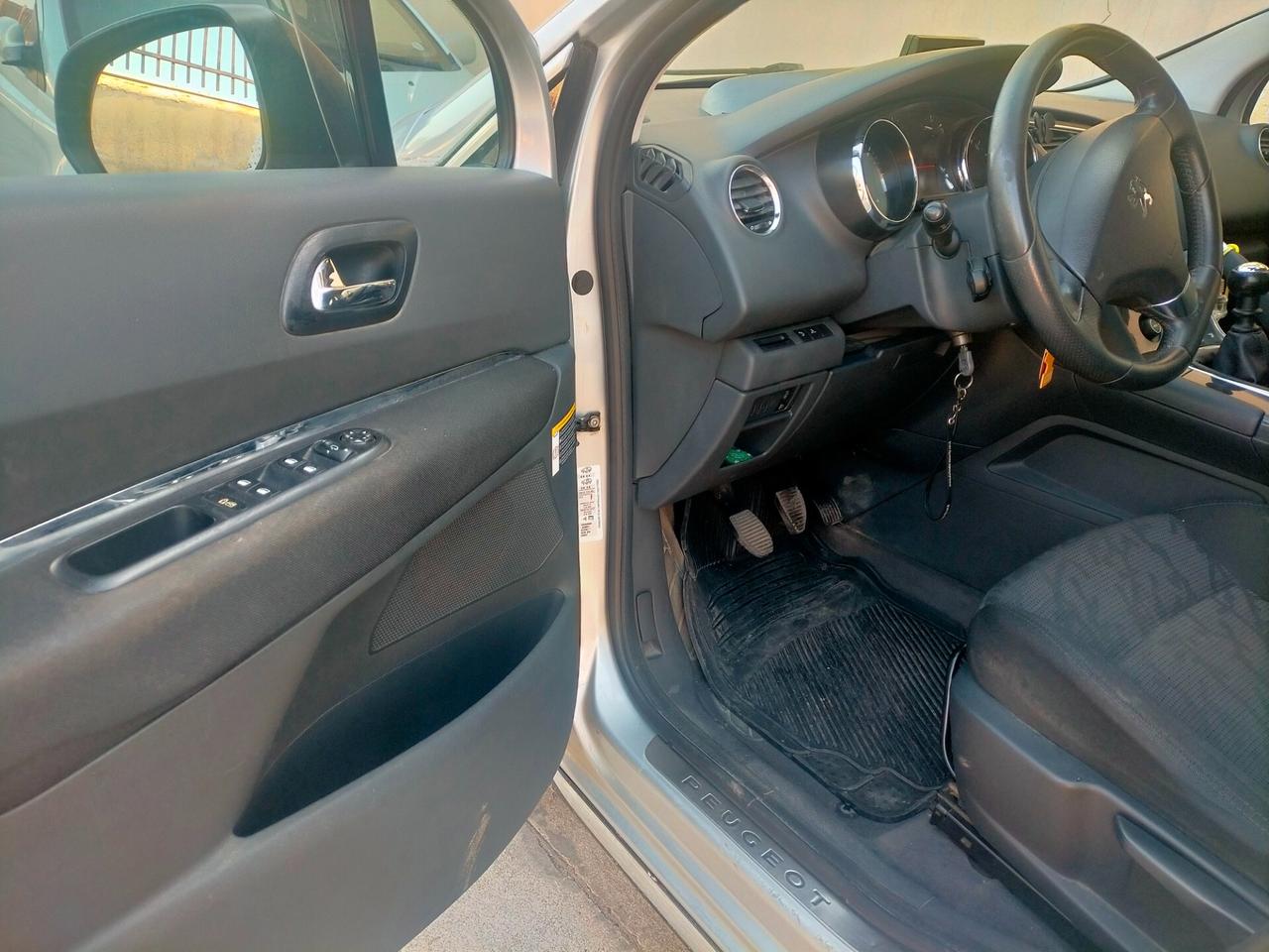 Peugeot 3008 1.6 HDi 110CV Premium