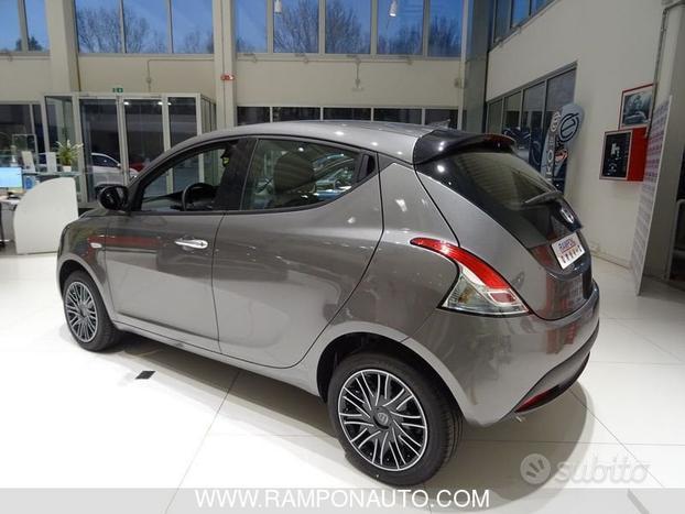 Lancia Ypsilon 1.0 FireFly 5 porte S&S Hybrid Oro