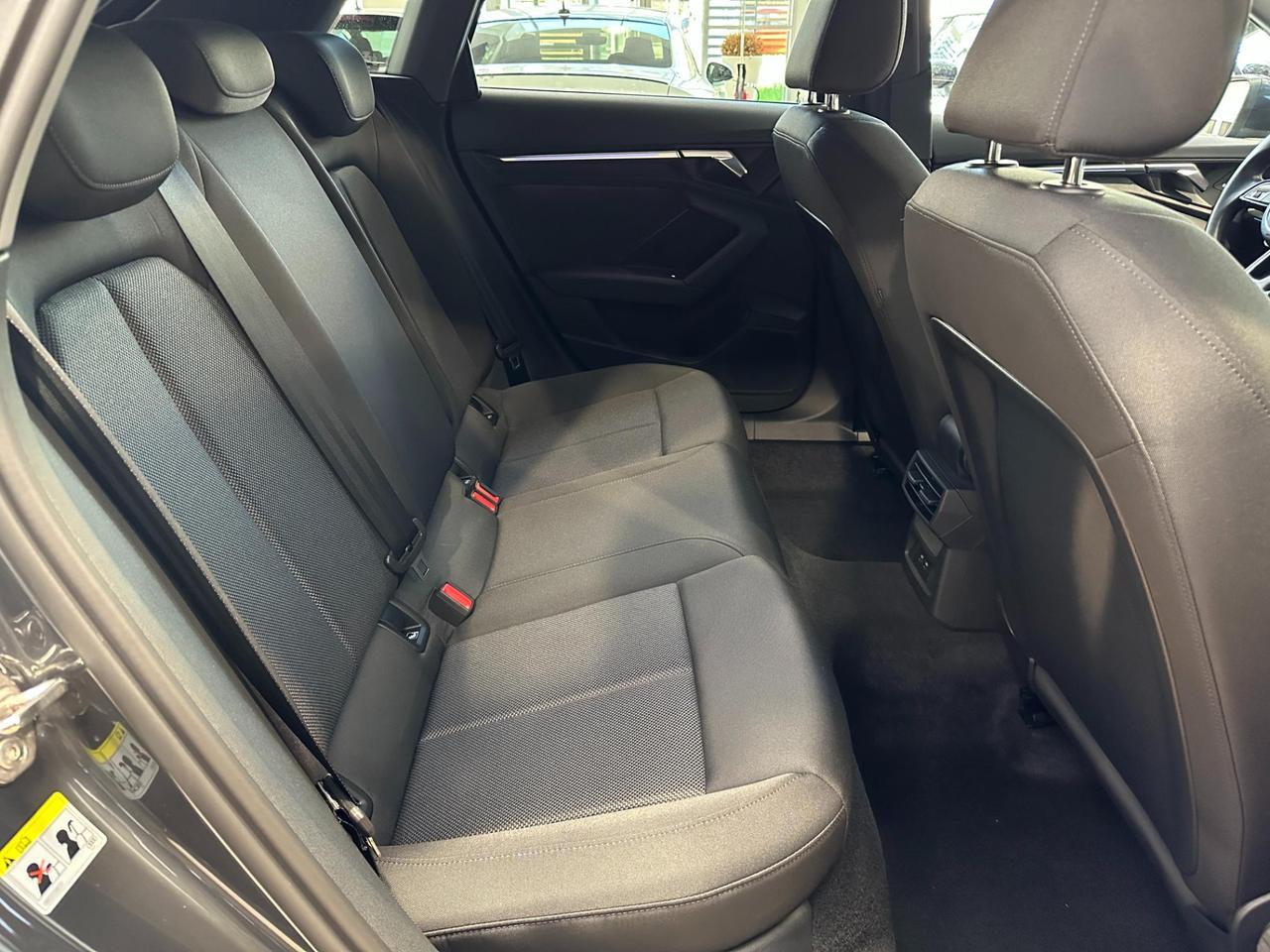 Audi A3 Sportback 35 2.0 tdi Business Advanced s-tronic-Carplay-18"