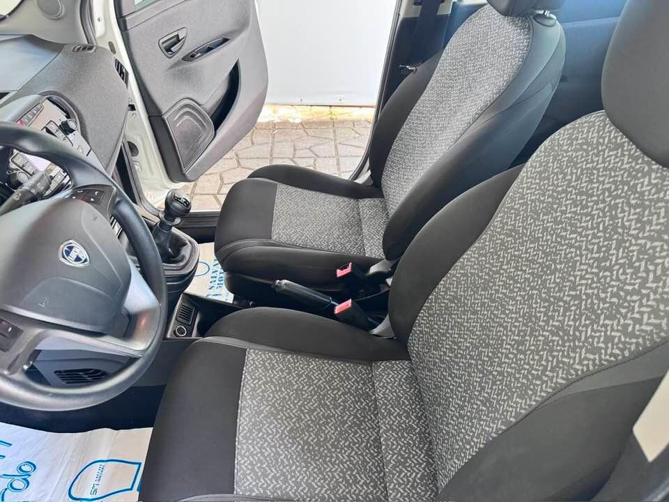 Lancia Ypsilon 1.0 FireFly 5 porte S&S Hybrid Silver