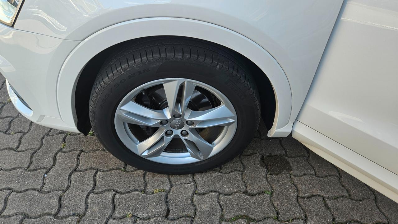Audi Q3 2.0 tdi Sport quattro 150cv TETTO-NAVY-LED