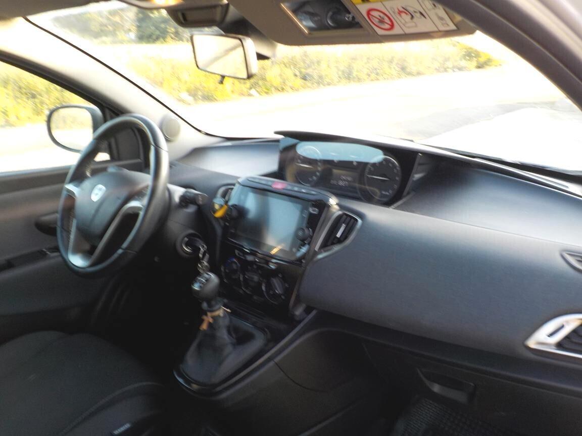 Lancia Ypsilon 1.0 FireFly 5 porte S&S Hybrid Ecochic Gold
