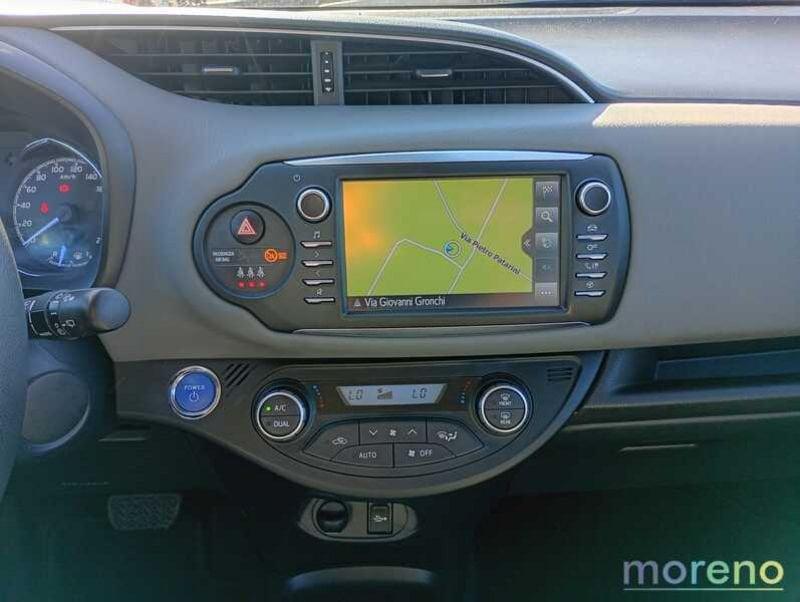 Toyota Yaris 1.5 hybrid Business
