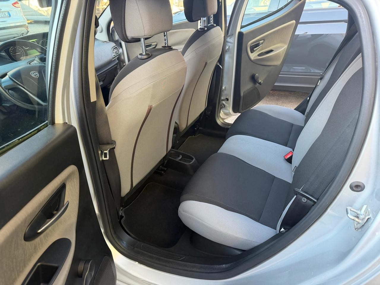 Lancia Ypsilon 0.9 TwinAir 85 CV 5 porte Metano Ecochic Elle