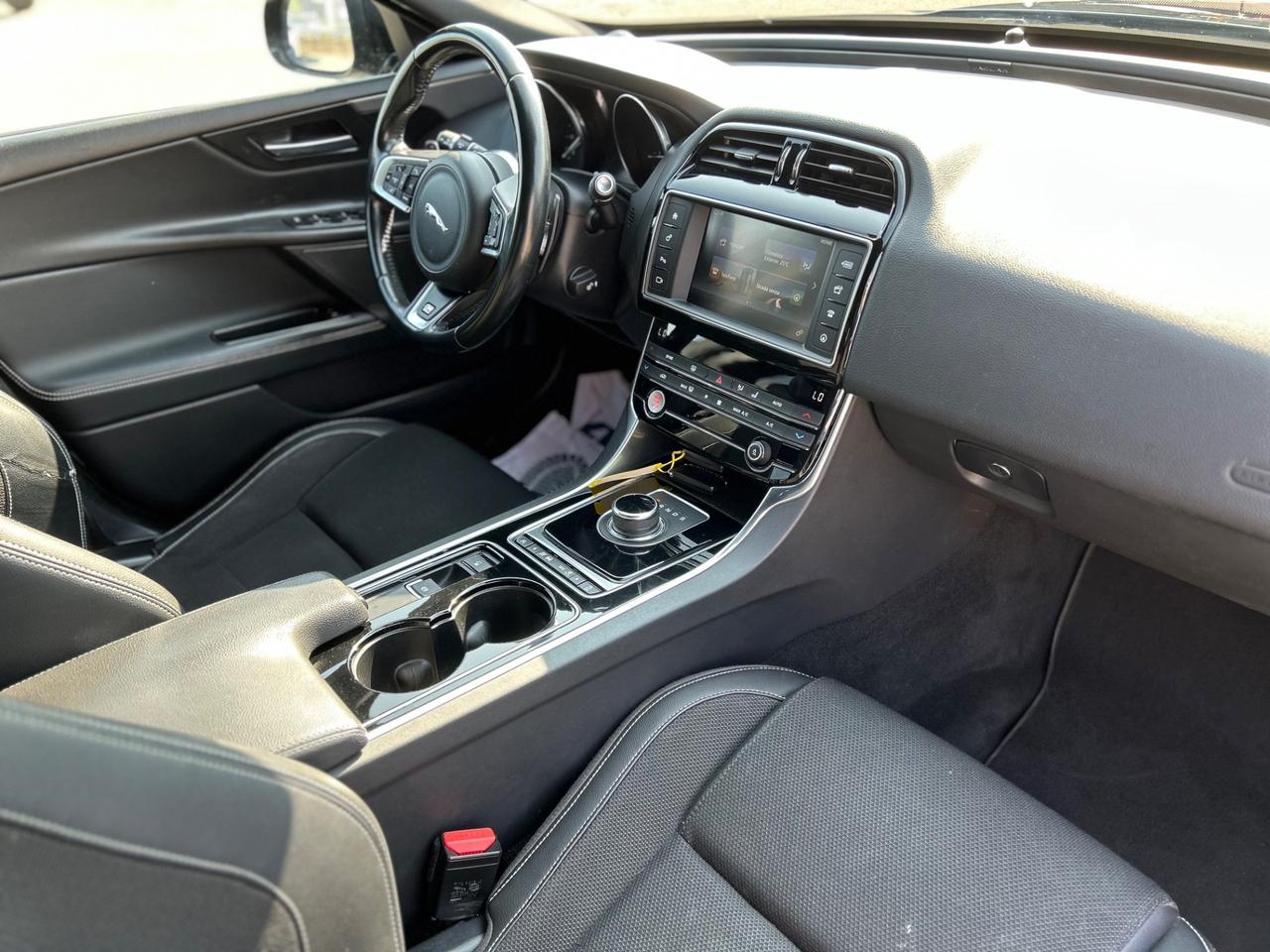Jaguar XE 2.0 D AWD Turbo aut. R-SPORT
