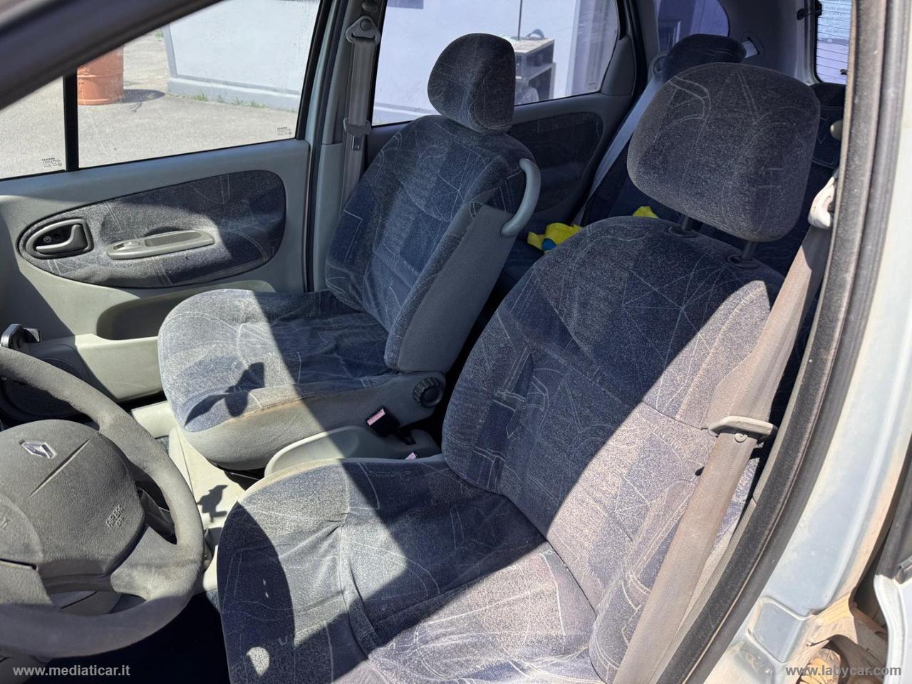 RENAULT Mégane Scénic 1.4 16V RXE