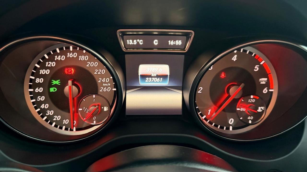 Mercedes-benz CLA 180 d PREMIUM AMG