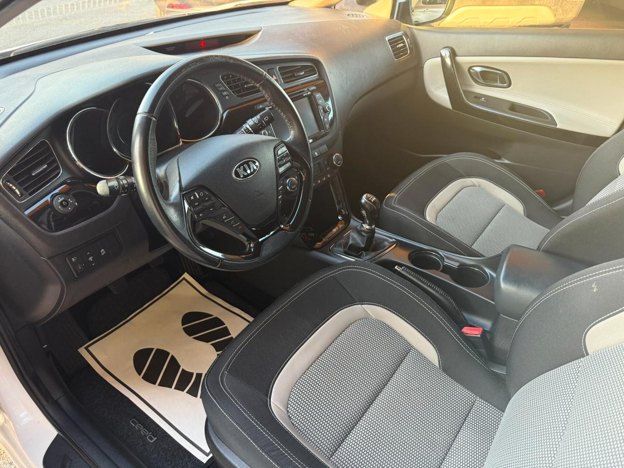 Kia Ceed cee'd 1.6 CRDi 128 CV 5 porte Stop&Go high tech