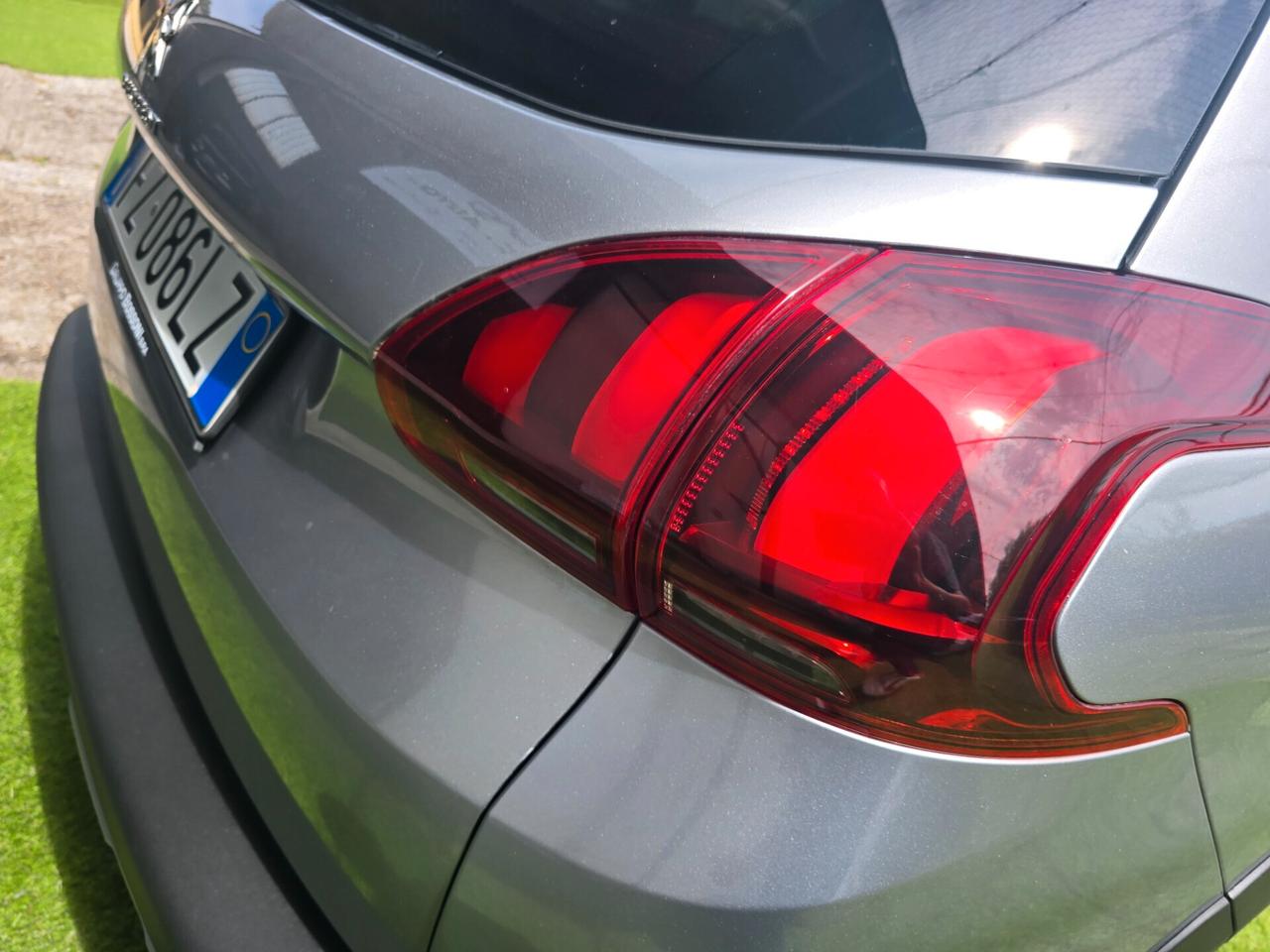Peugeot 2008 1.2BENZ 82CV 60000KM ALLURE-2020