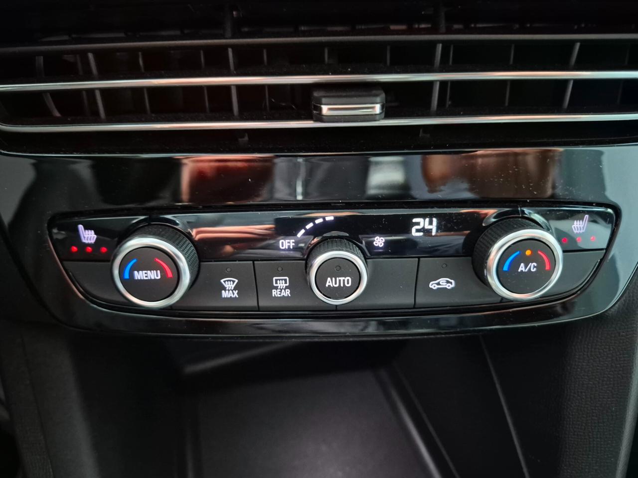 Peugeot 208 ALLURE 1.2 APPLE CARPLAY + ANDROID AUTO LED NAVI