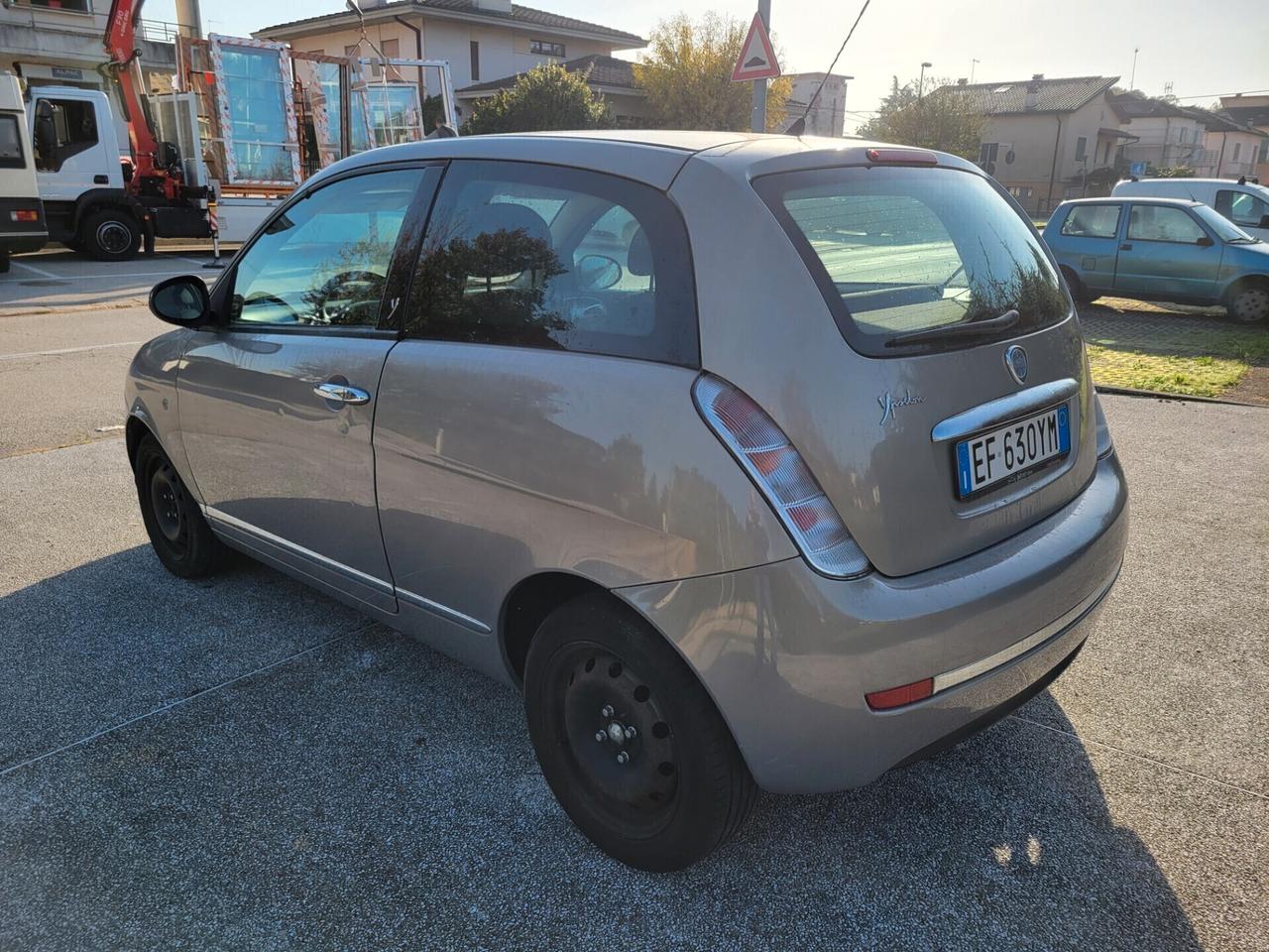 Lancia Ypsilon 1.3 MJT 75 CV NEOPATENTATI