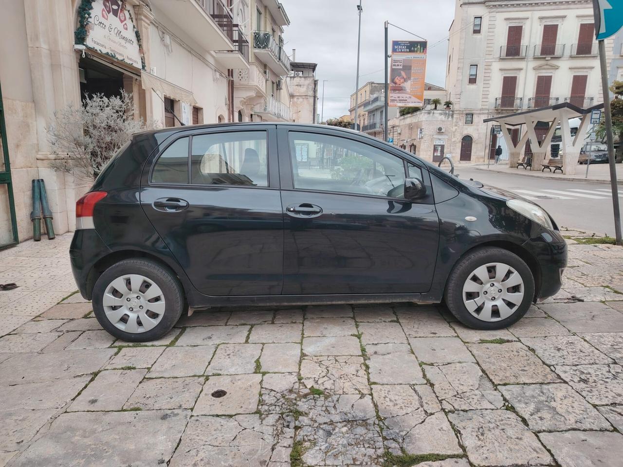 Toyota Yaris 1.0 5 porte Sol