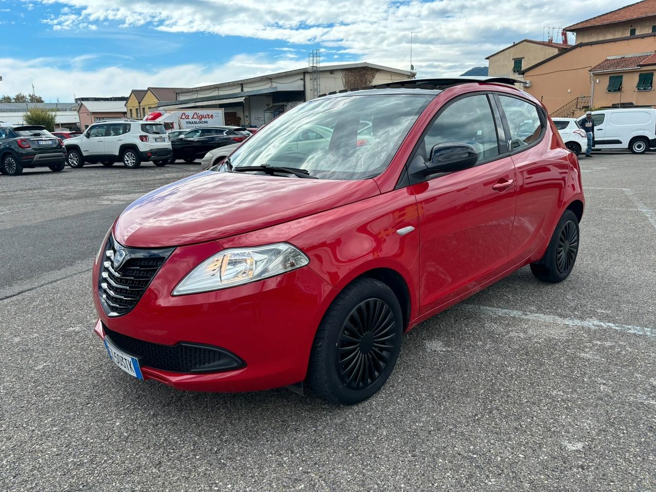 Lancia Ypsilon 1.2 69 CV 5 porte TETTO APRIBILE OK NEOPATENTATI