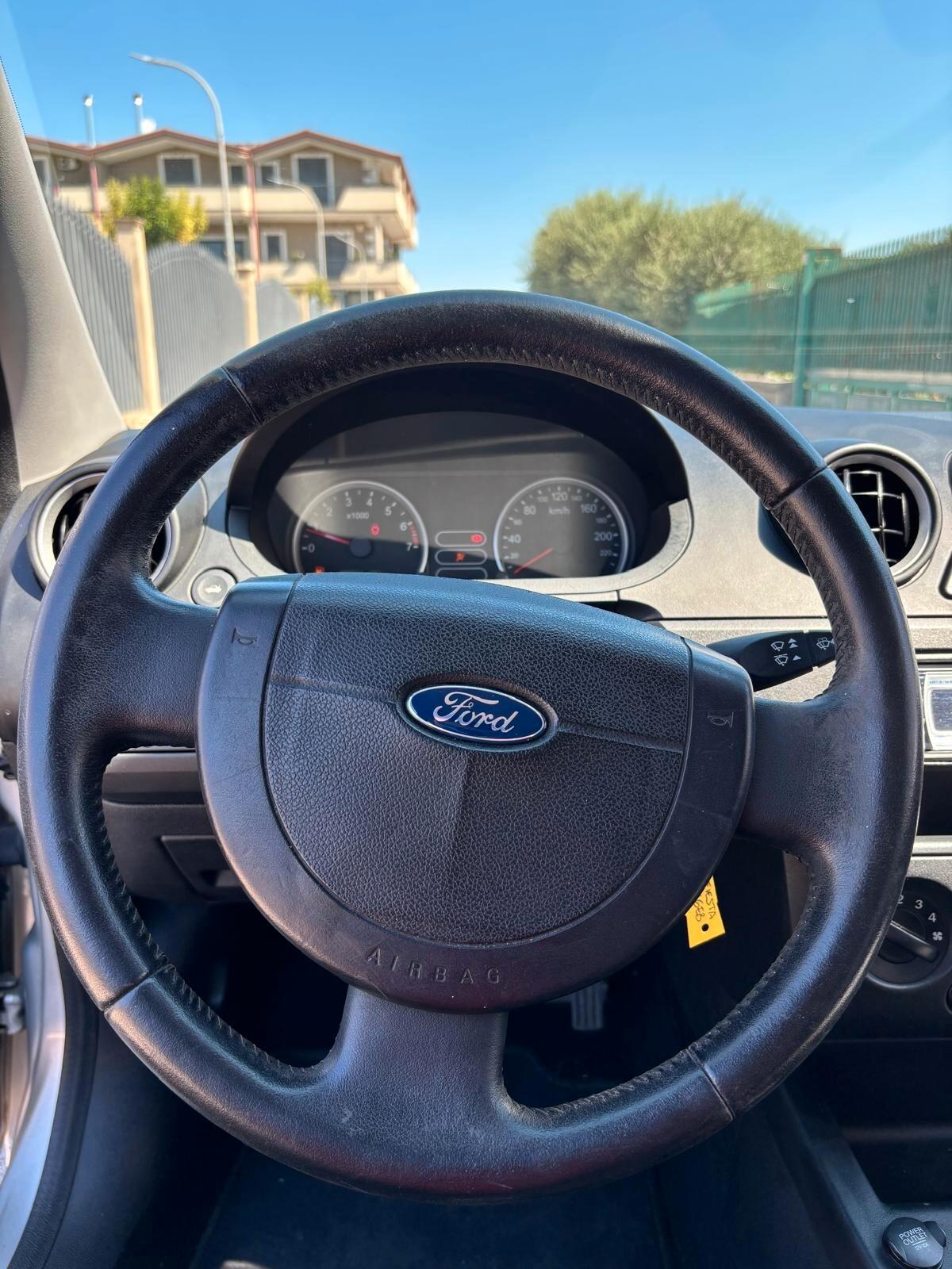 Ford Fiesta 1.4 16V 5p. Ghia ANNO 2004