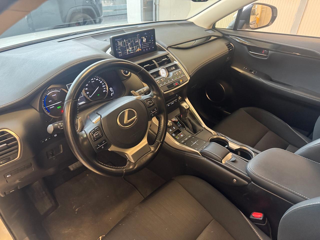 Lexus NX 300h hybrid 2.5 Business 2wd cvt