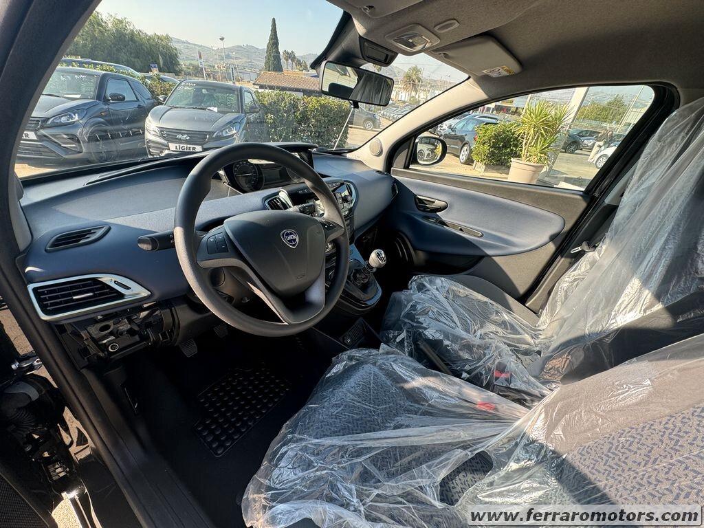 Lancia Ypsilon 1.0 Hybrid Silver NOLEGGIO RENT TO BUY