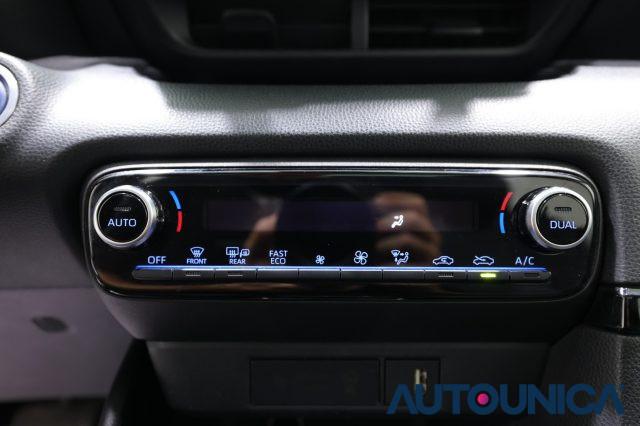 TOYOTA Yaris 1.5 HYBRID 5 PORTE LOUNGE FARI LED TETTO PANORAMA