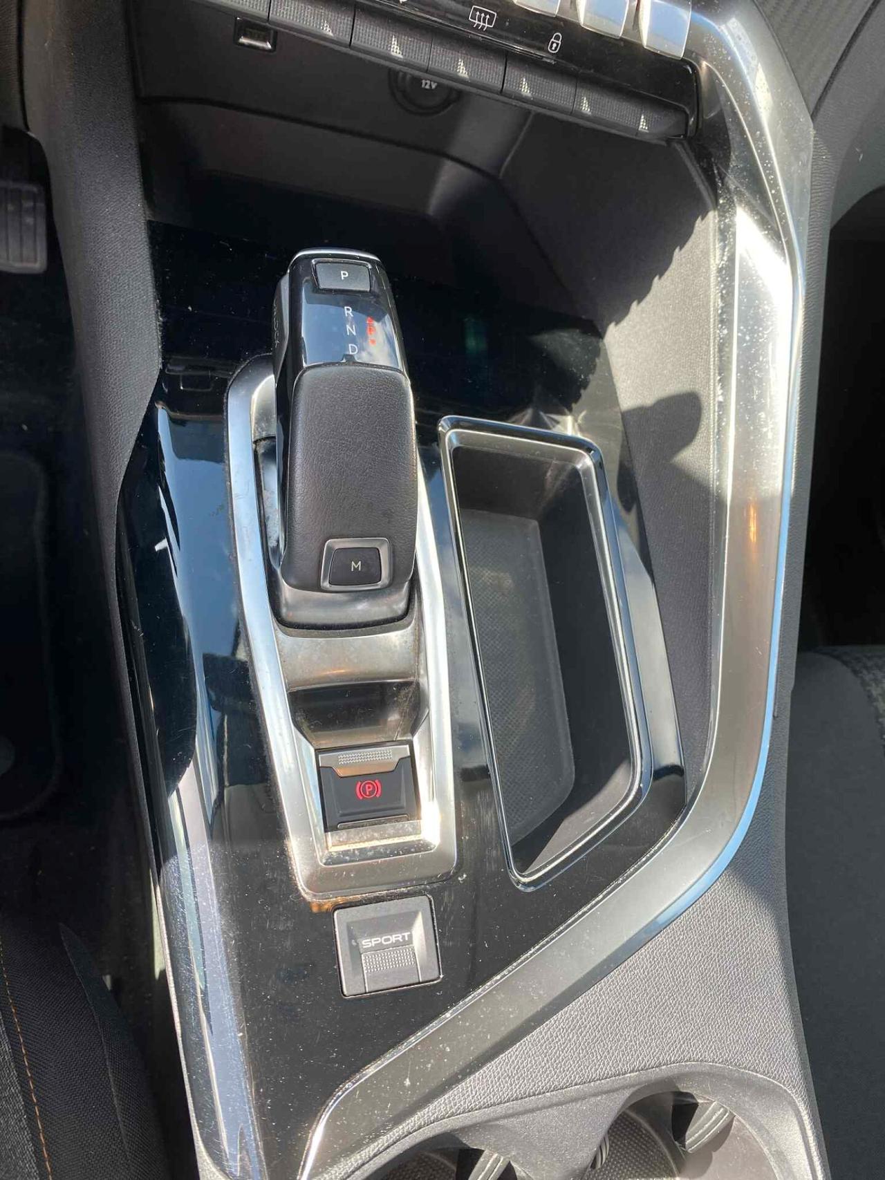 PEUGEOT 3008 1.5 131cv Automa. Allure 