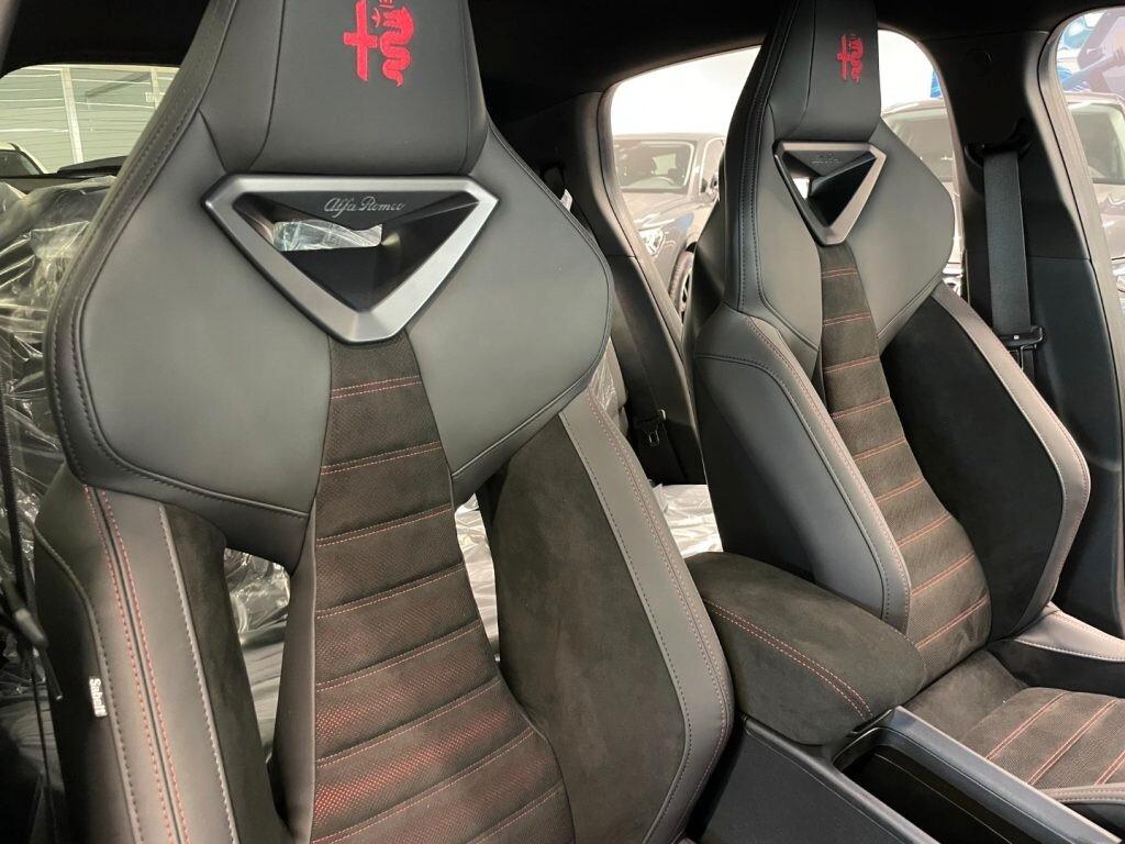 Alfa Romeo Junior 1.2 145 CV Hybrid Q4 Speciale con Pack Sport Plus