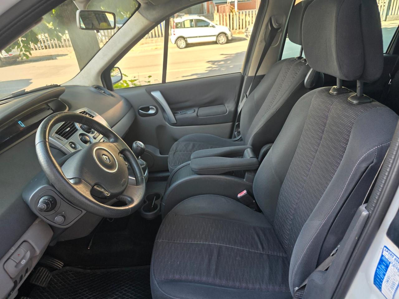 Renault Grand Scénic 1.5 dCi/105CV PlayStation Portable