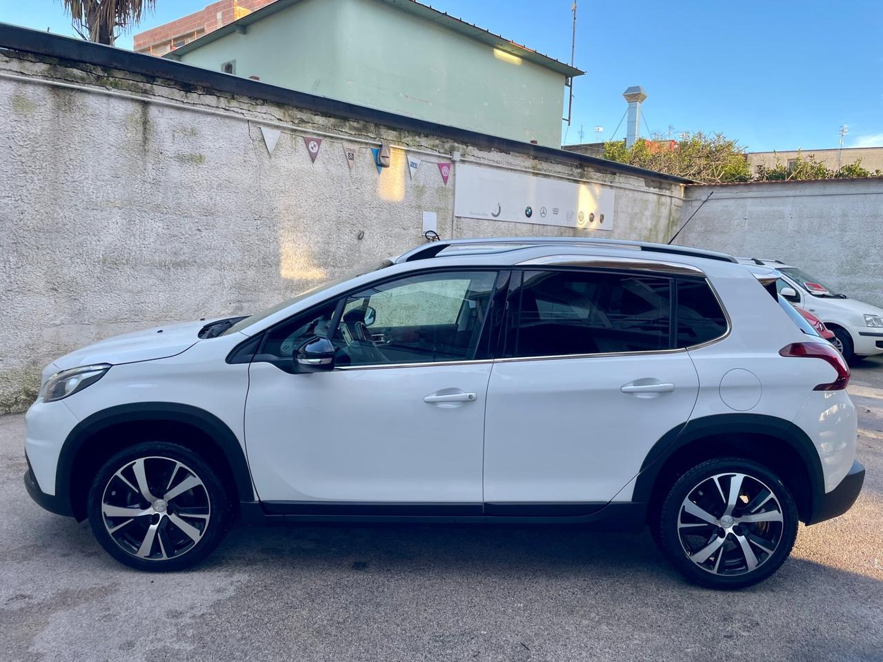 Peugeot 2008 BlueHDi 120 S&S Allure retrocamera navigatore ecc