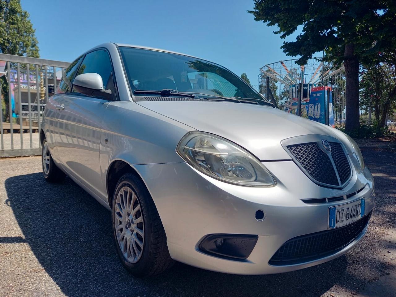 Lancia Ypsilon 1.2 Argento NEOPATENTATI GARANZIA 12 MESI