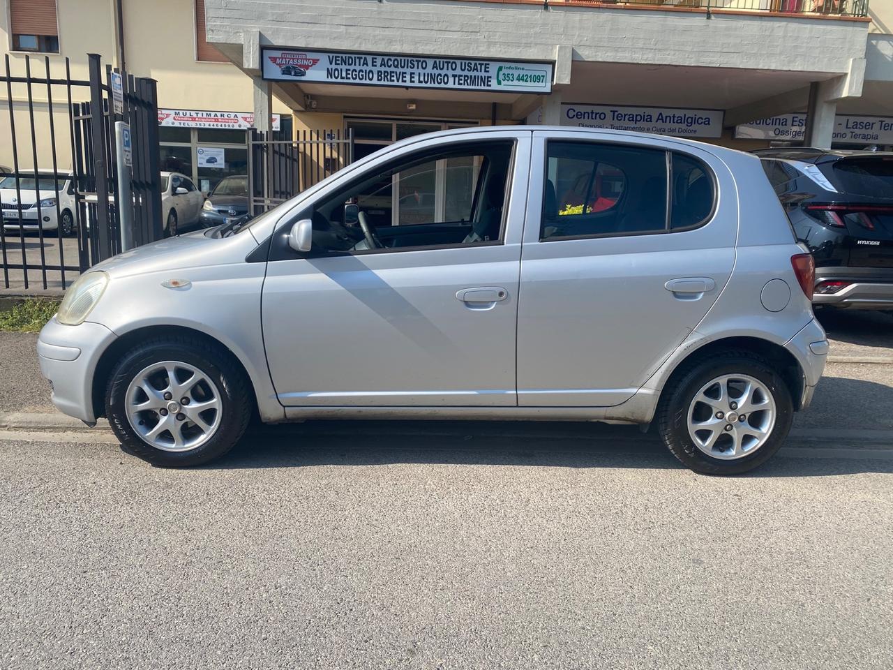 Toyota Yaris 1.0i 16V cat 5 porte Sol