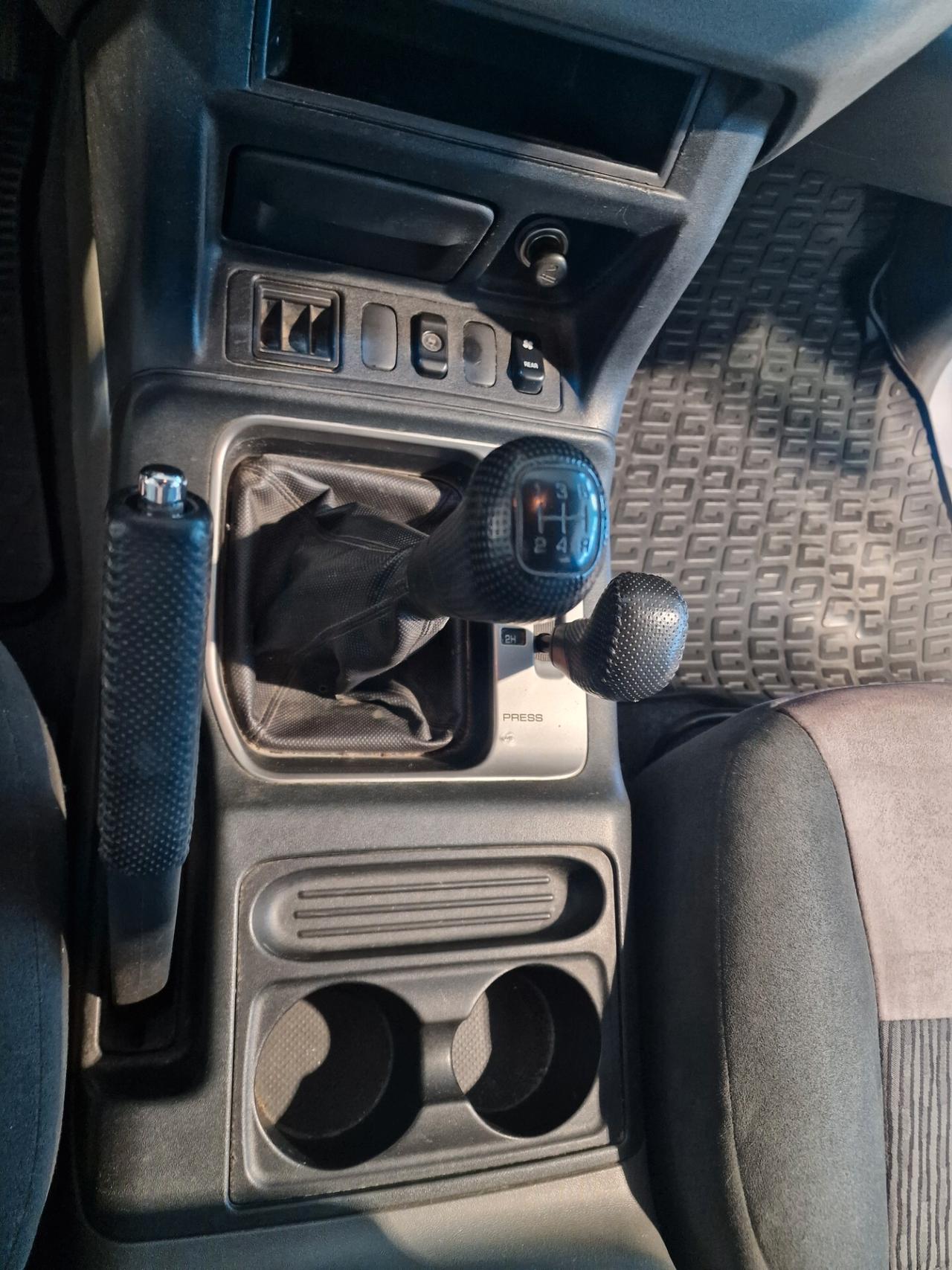 Mitsubishi Pajero 3.2 16V DI-D 5p. GLX 7 posti