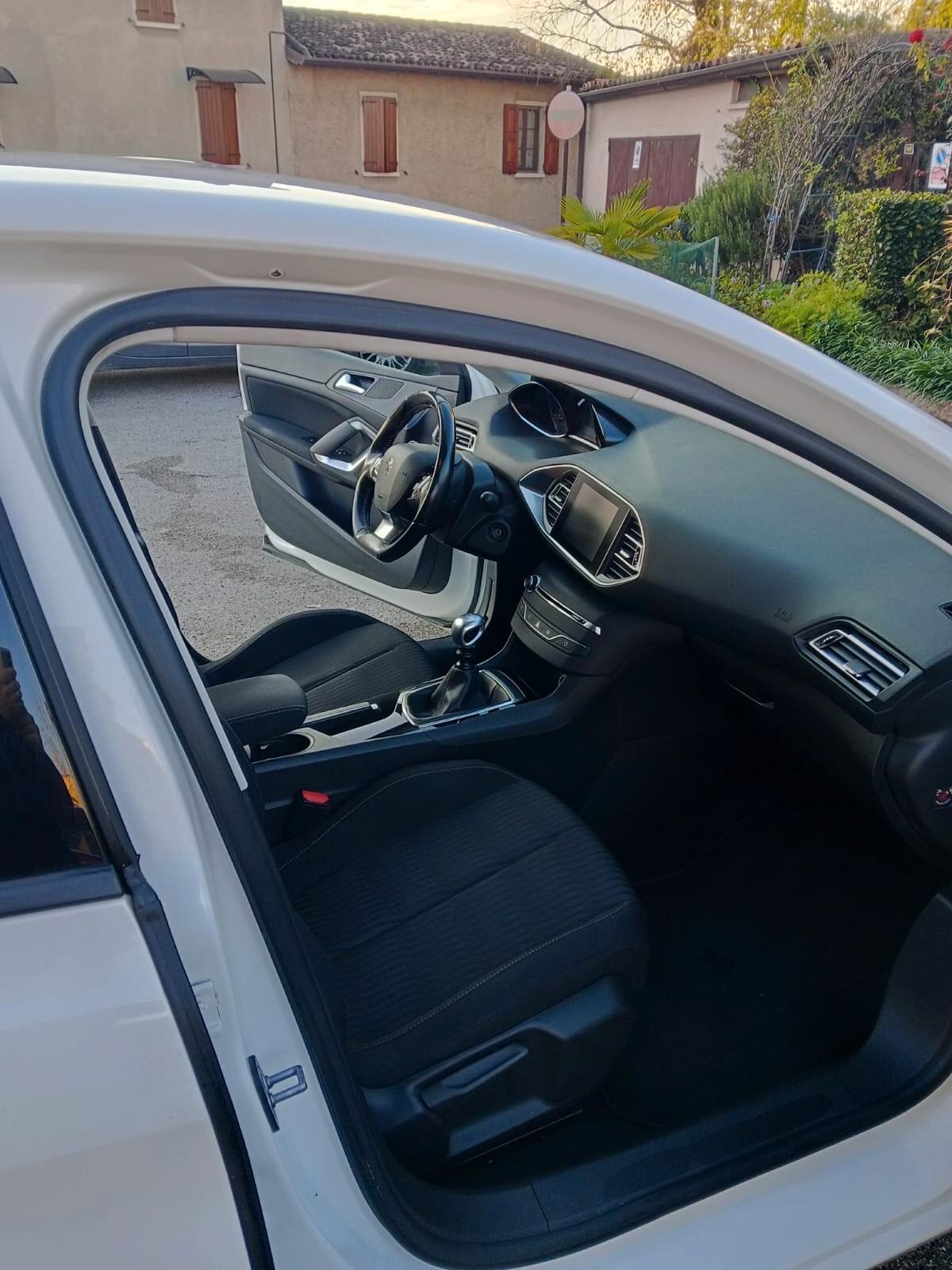 Peugeot 308 BlueHDi 120 S&S Business