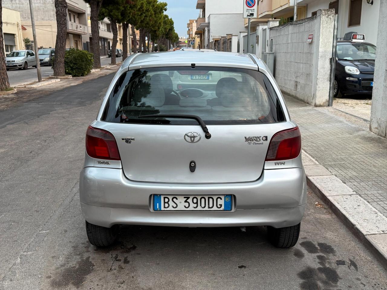Toyota Yaris 1.0 cat 5 porte Sol - 2001