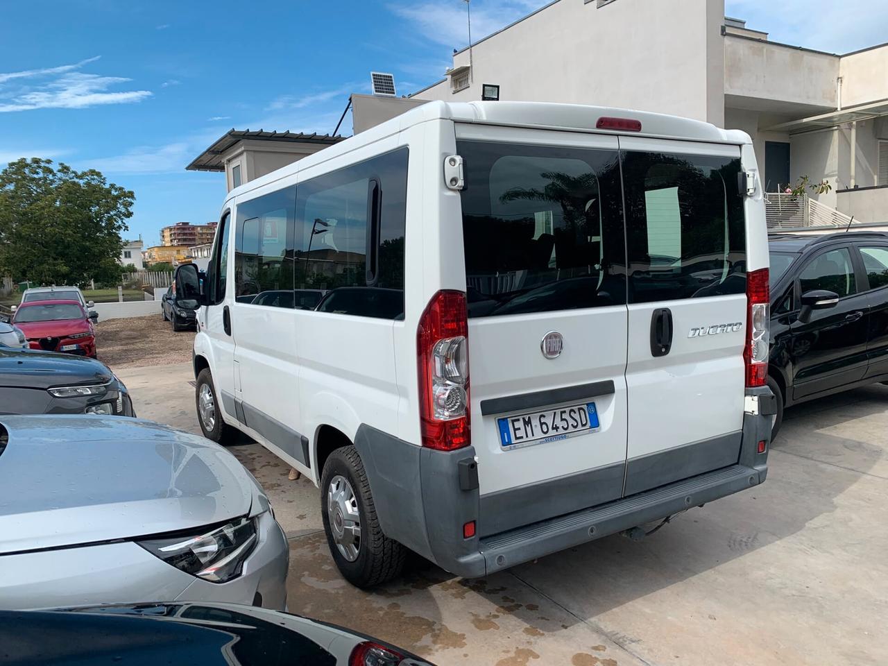 AUTOVETTURA 9 POSTI PULMINO