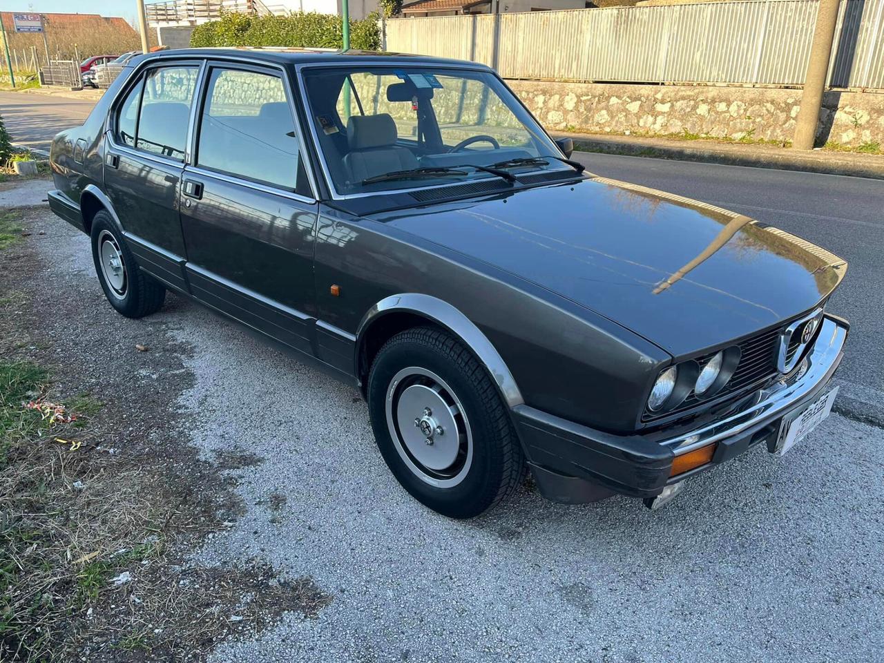 Alfa Romeo Alfetta 2.0i 130CV Quadrifoglio Oro