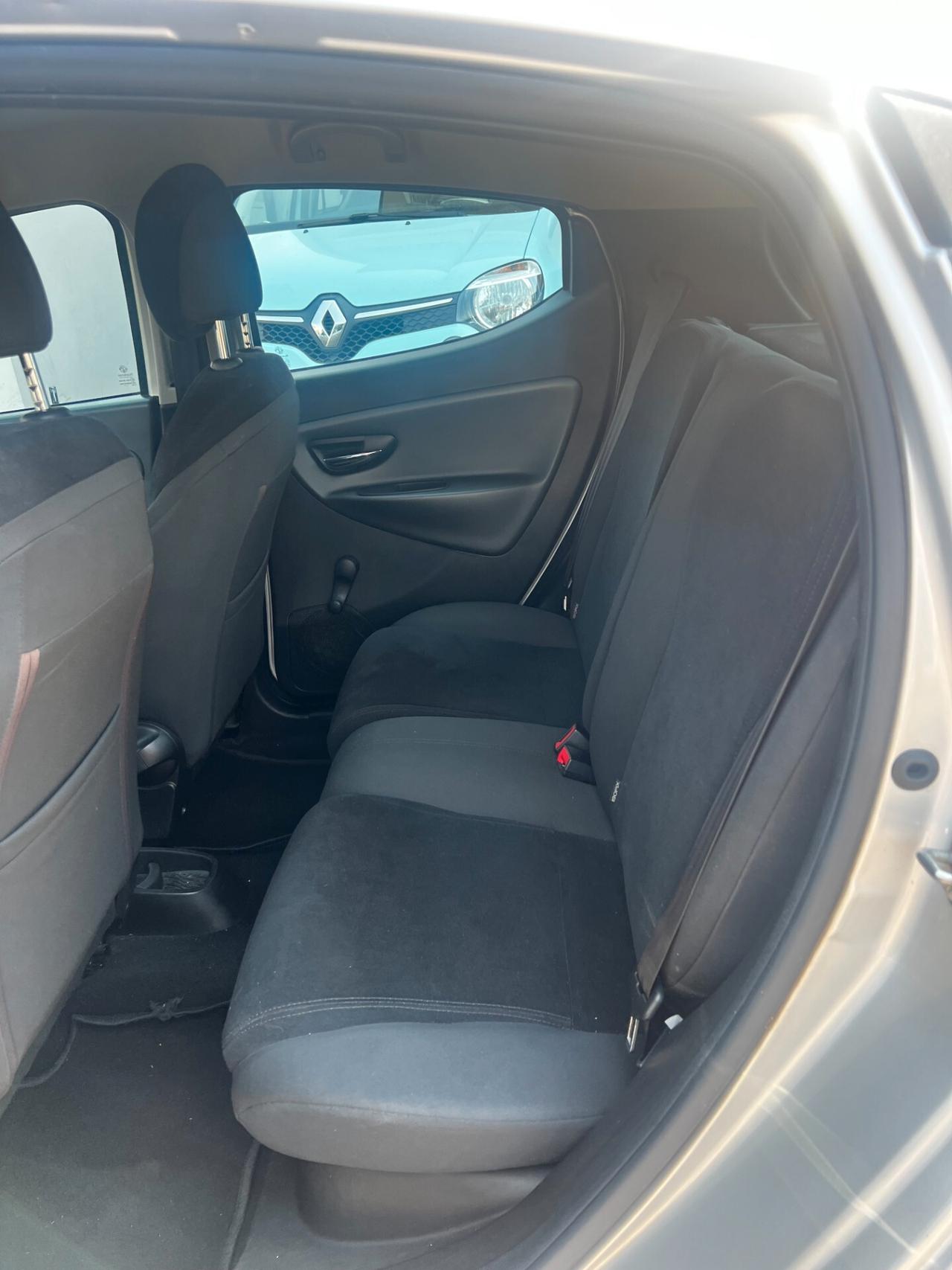 Lancia Ypsilon 1.2 69 CV 5 porte S&S Gold NEOPATENTATI