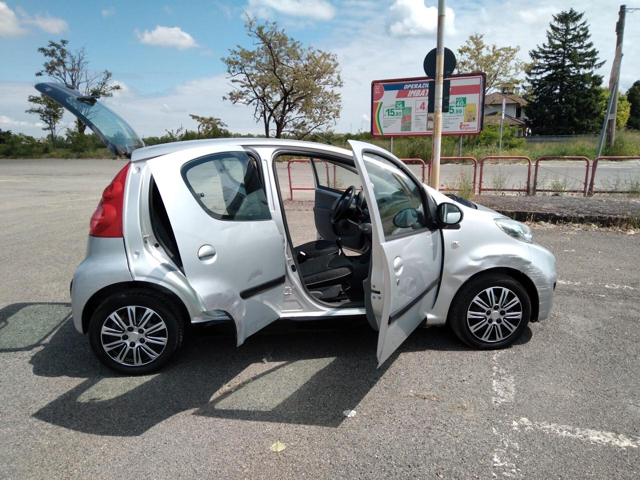 Peugeot 107 1.0 68CV 5p. Sweet Years xneopatentati