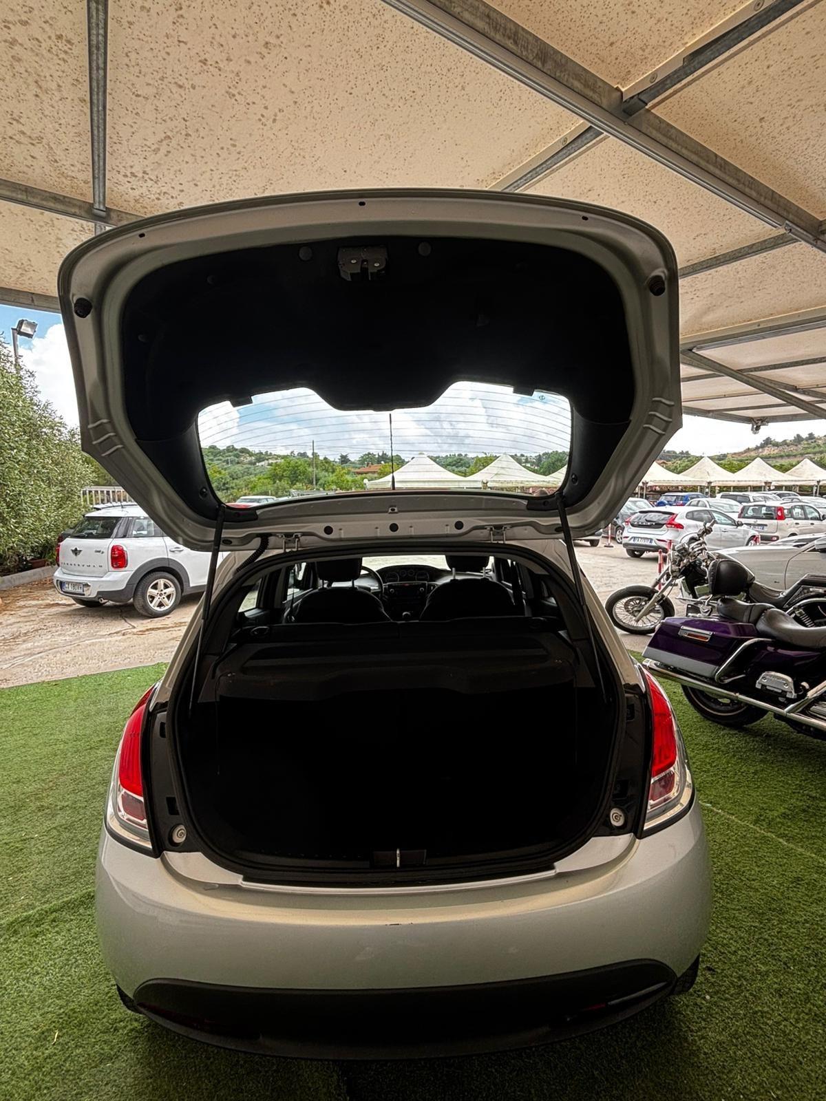 Lancia Ypsilon 1.3 MJT 75 CV Platinum