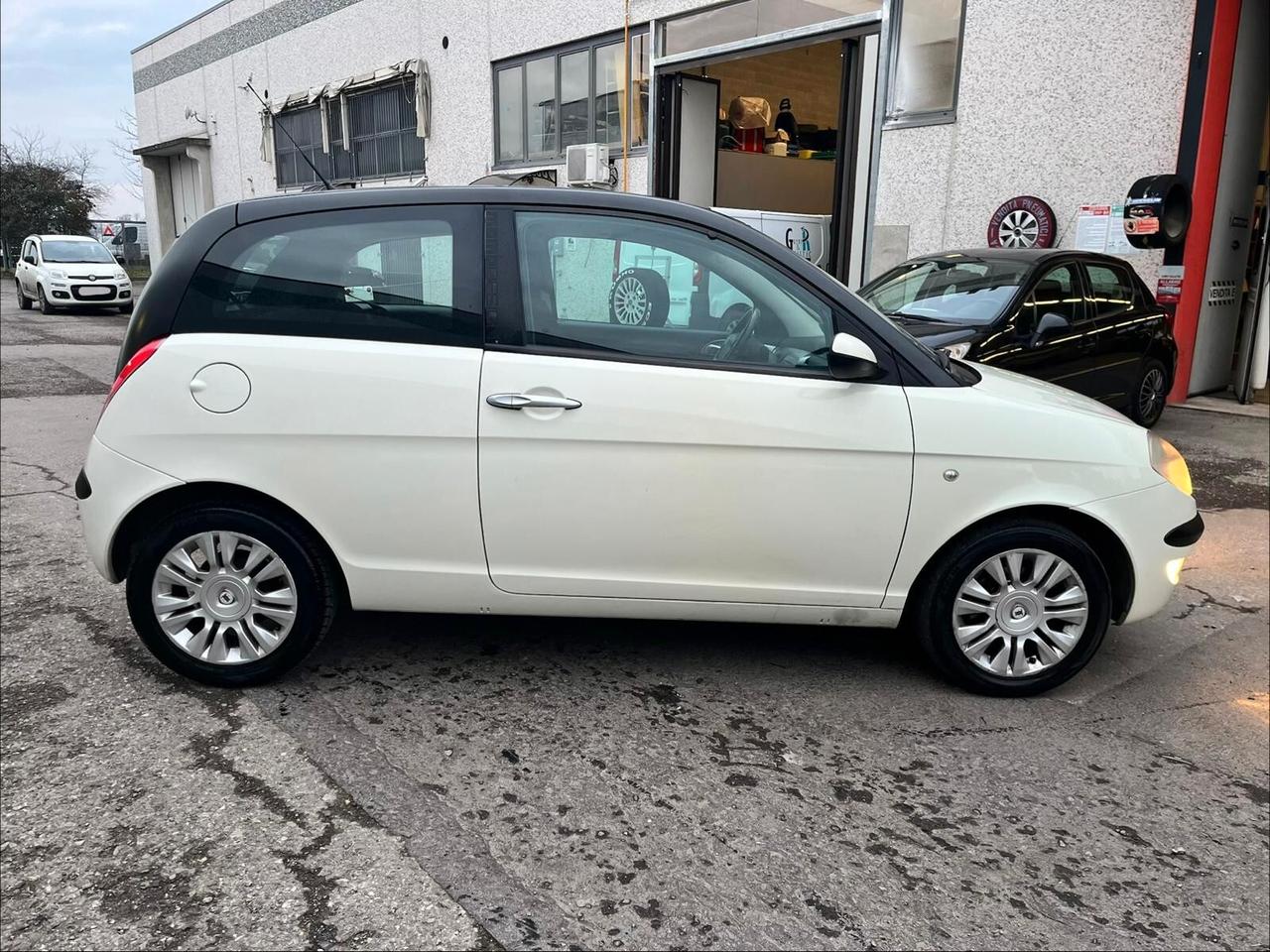 Lancia Ypsilon 1.2 Momo Design