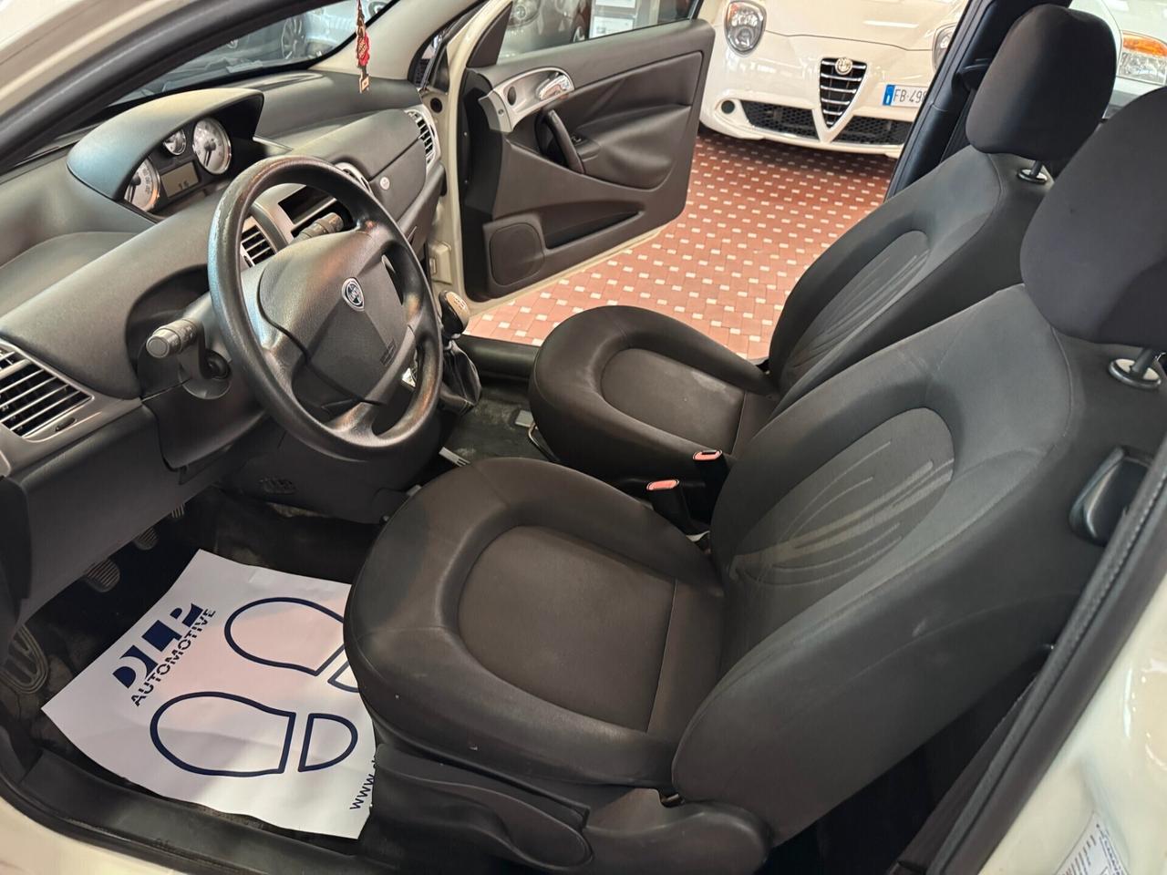 Lancia Ypsilon 1.2 69 CV Unyca NEOPATENTATI
