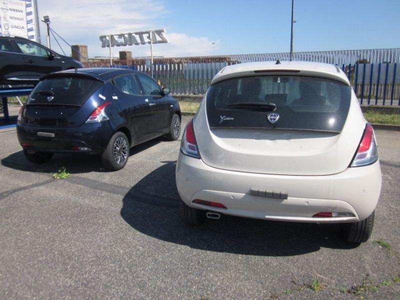 Lancia Ypsilon 1.0 FireFly 5 porte S&S Hybrid Silver * NUOVE *