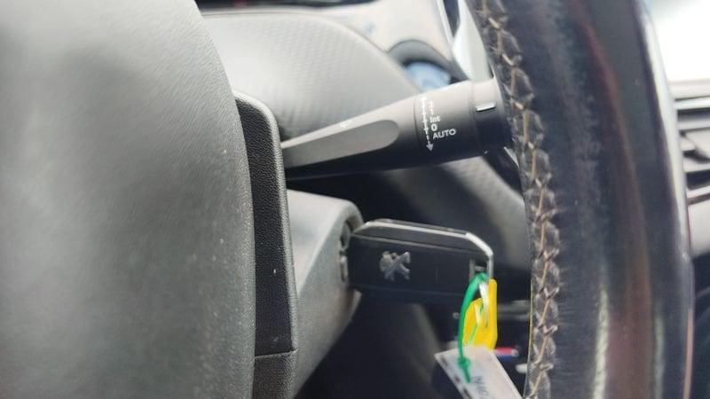 Peugeot 2008 BlueHDi 100cv Allure