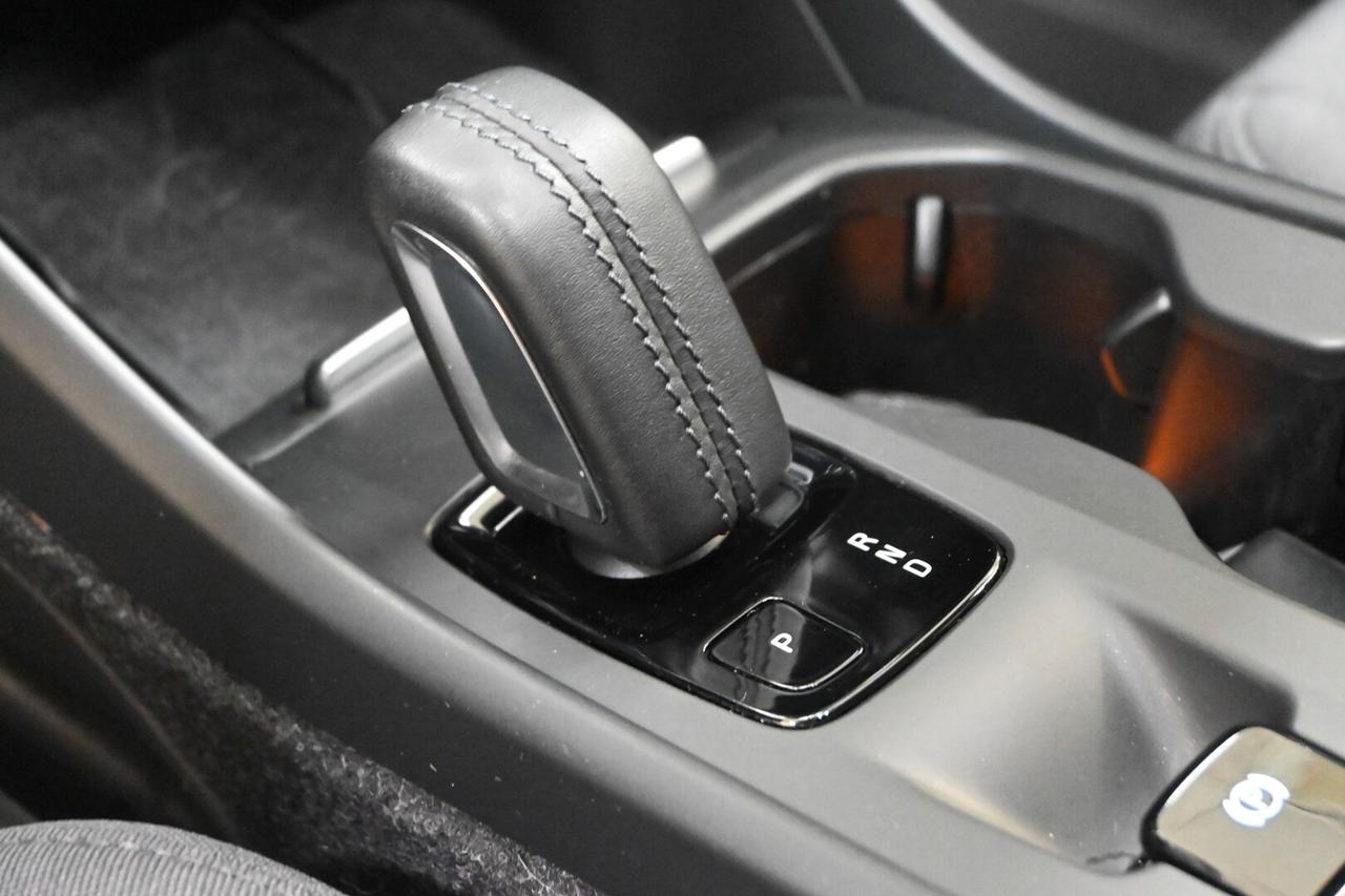 VOLVO XC40 (2017-->) XC40 T4 Recharge Plug-in H...