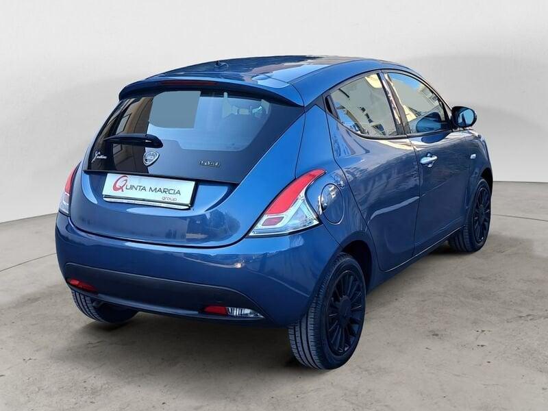 Lancia Ypsilon 1.0 FireFly Hybrid Silver