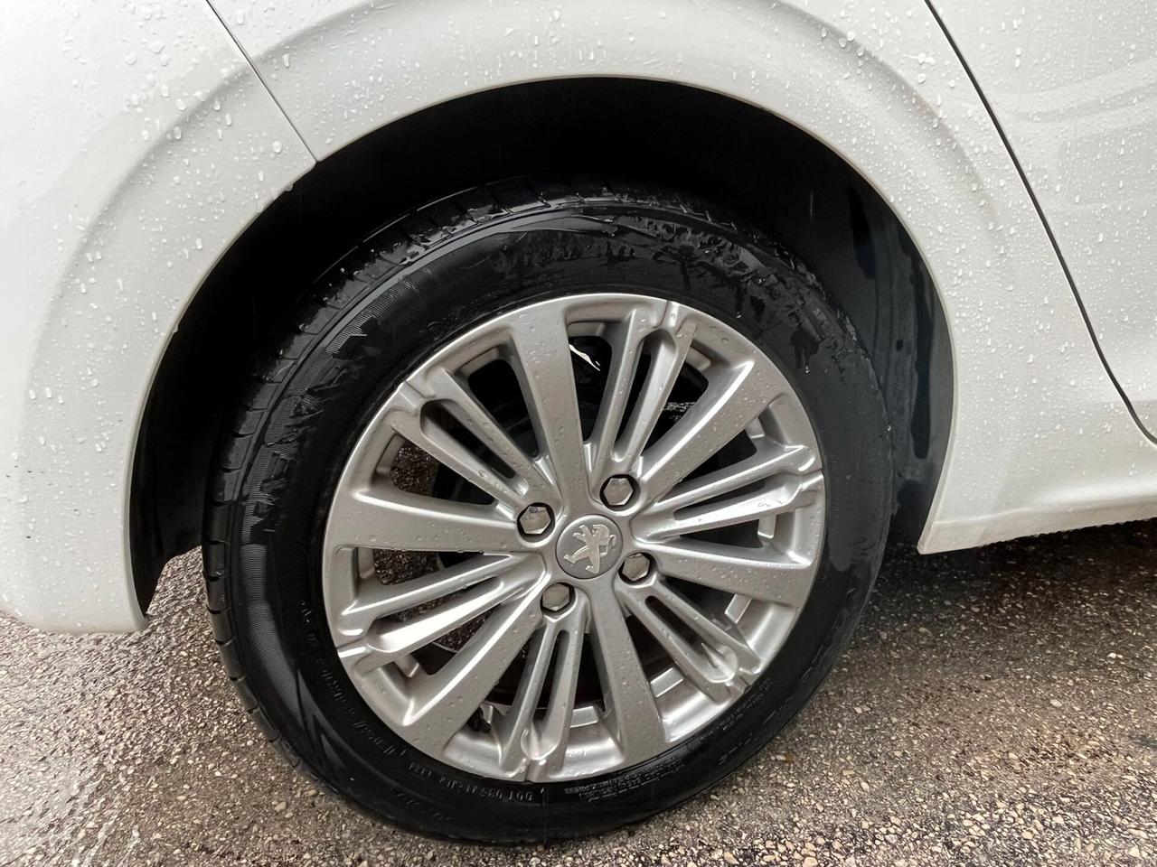 Peugeot 208 PureTech 82 5 porte Allure