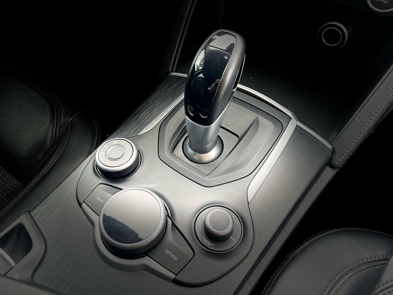 Alfa Romeo Stelvio 2.2 Turbodiesel 160 CV AT8 RWD Business