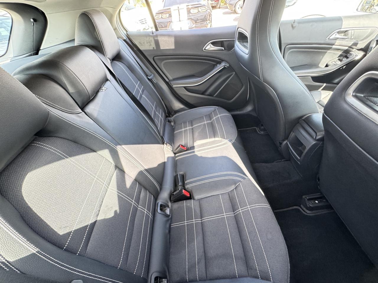 MERCEDES-BENZ GLA 200CDI PREMIUM PER NEOPATENTATI