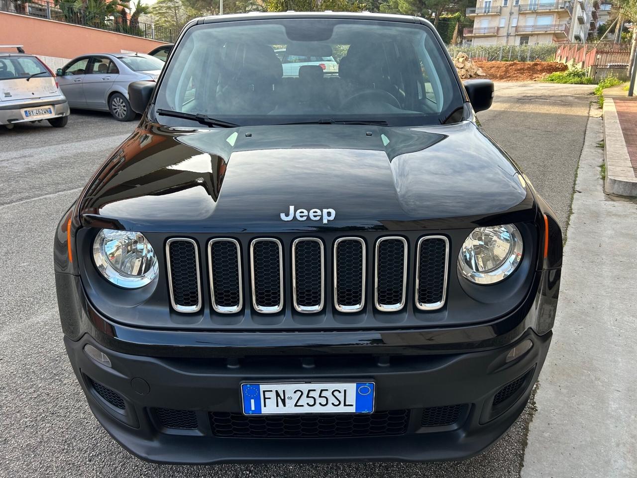 Jeep Renegade 1.6 Mjt Sport ideale per neo patenta