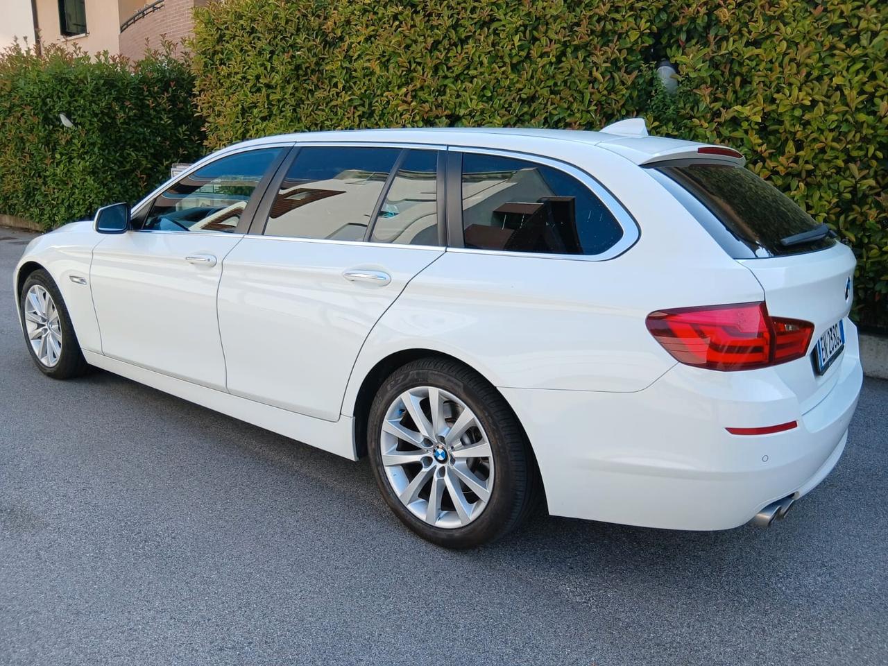 Bmw 525d xDrive Touring Futura in terno in pelle tabacco