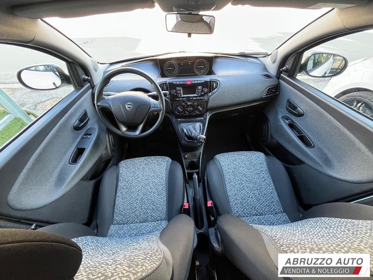 LANCIA Ypsilon 1.0 5p Hybrid Silver 16.000 KM