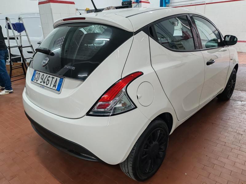 Lancia Ypsilon 5 Porte Ypsilon 1.0 hybrid Silver s&s 70cv