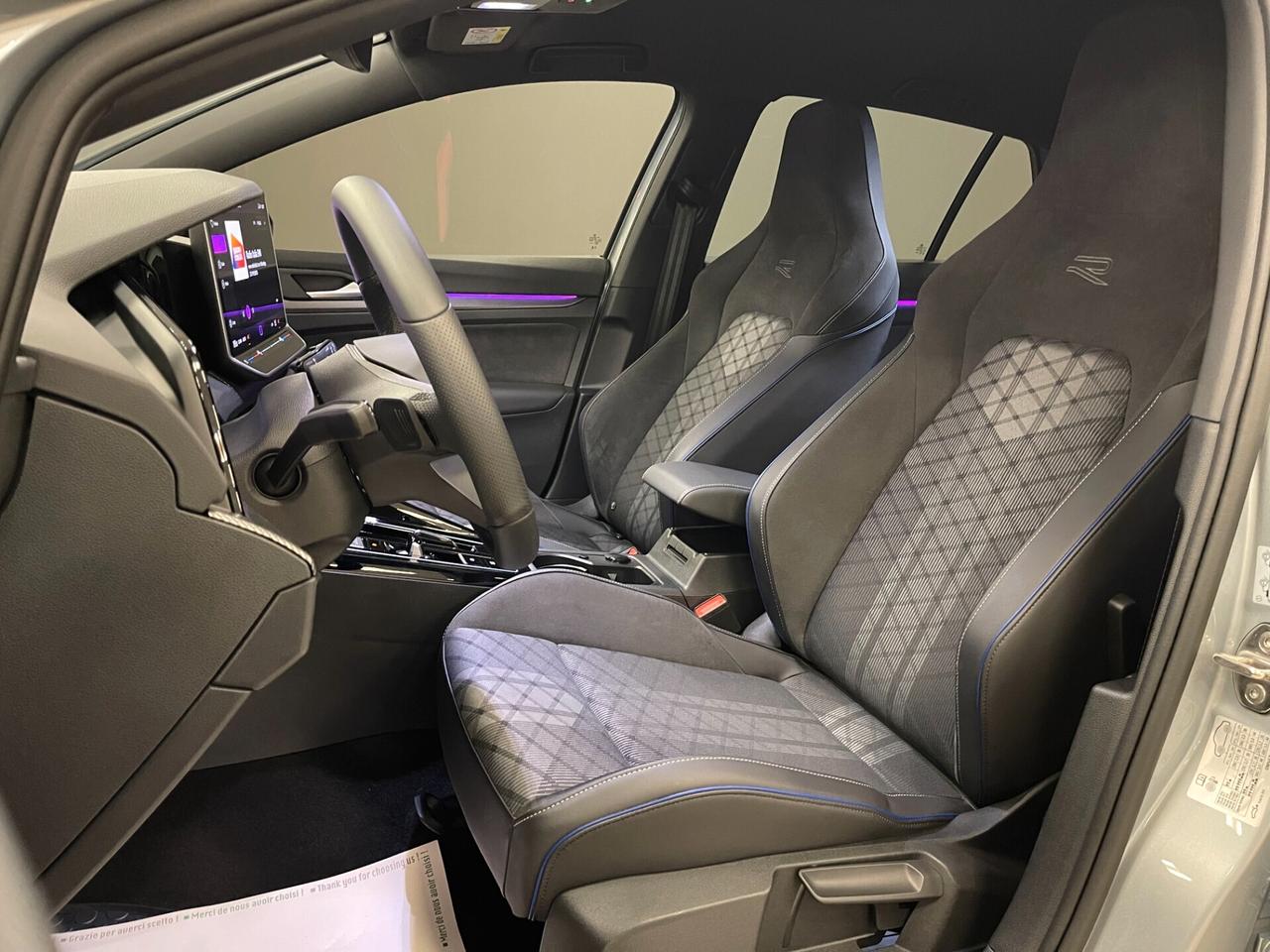 Nuova Volkswagen Golf 8.5 R-Line 2.0 TDI 150cv DSG